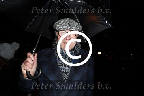 Amsterdam 14 november 2016
Premiere de zevende hemel in theater Carre. 
Barrie Stevens onder paraplu