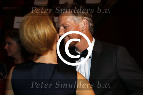 Amsterdam 14 november 2016
Premiere de zevende hemel in theater Carre. Noortje Herlaar kussend met Barry Atsma