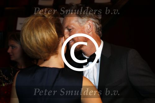 Amsterdam 14 november 2016
Premiere de zevende hemel in theater Carre. Noortje Herlaar kussend met Barry Atsma