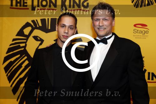 Scheveningen 30 oktober 2016
Premiere the lion king in het circustheater.
Bas Westerweel met zoon