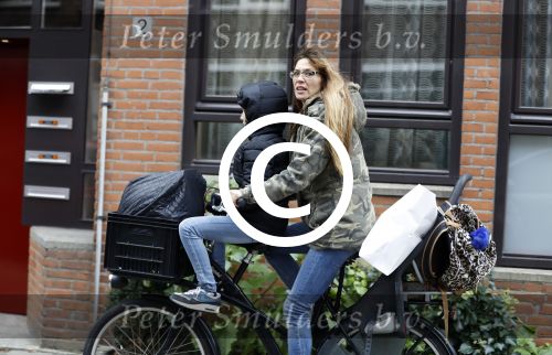 Amsterdam 24 oktober 2016
Beertje v Beers met dochter op de fiets