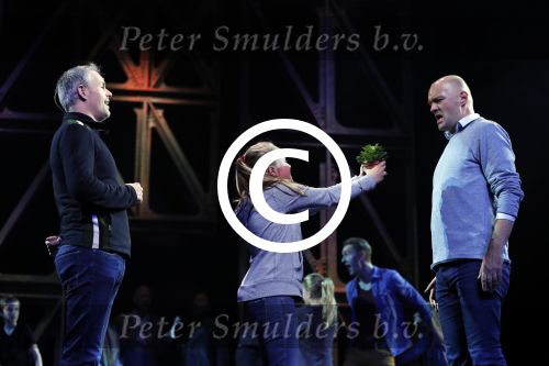 Schiedam 26 oktober 2016
Presentatie cast Ciske de Rat met oa Danny de Munk Bas Keijzer Ad Knippels Brigiite Nijman Ellen evers Sophie Veldhuizen en Boris v d Ham in schouwburg Schiedam. Albert Verlinde is er names stage entertainment.
