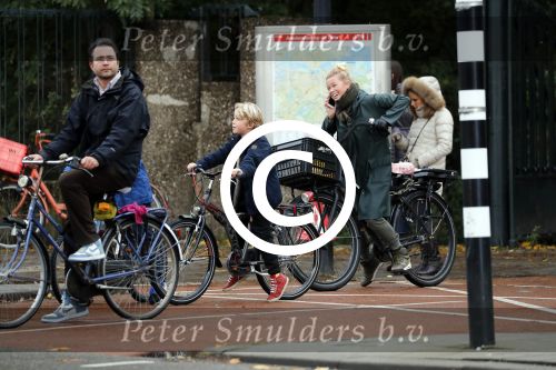Amsterdam 5 november 2016
Bridget Maasland met zoon Mees op de fiets in Amsterdam