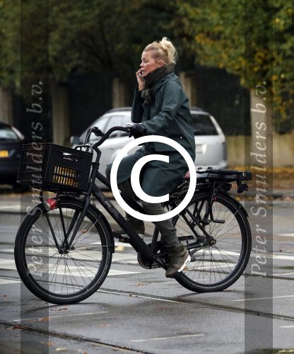 Amsterdam 5 november 2016
Bridget Maasland met zoon Mees op de fiets in Amsterdam