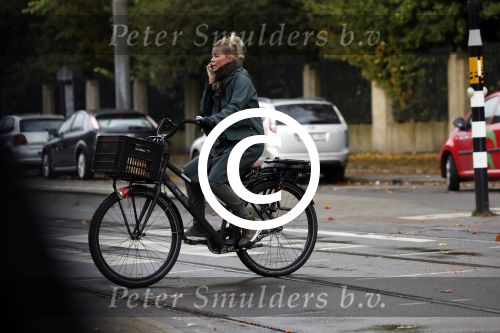 Amsterdam 5 november 2016
Bridget Maasland met zoon Mees op de fiets in Amsterdam