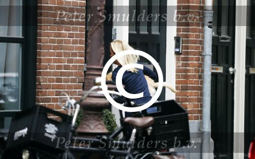 Amsterdam 24 oktober 2016
Bridget maasland met hond bij haar huis