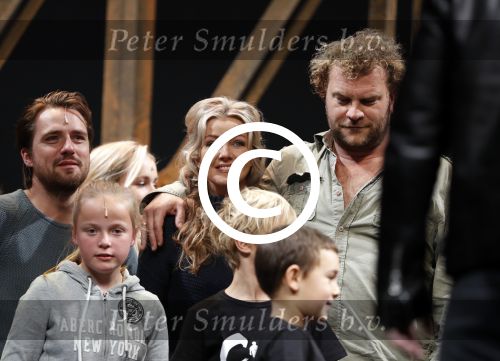Schiedam 26 oktober 2016
Presentatie cast Ciske de Rat met oa Danny de Munk Bas Keijzer Ad Knippels Brigiite Nijman Ellen evers Sophie Veldhuizen en Boris v d Ham in schouwburg Schiedam. Albert Verlinde is er names stage entertainment.