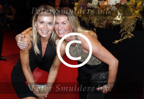 Amsterdam 13 oktober 2016
Televizierring 2016 in de heineken music Hall. carlijn de Vries met Jorica Koppen