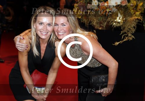 Amsterdam 13 oktober 2016
Televizierring 2016 in de heineken music Hall. carlijn de Vries met Jorica Koppen