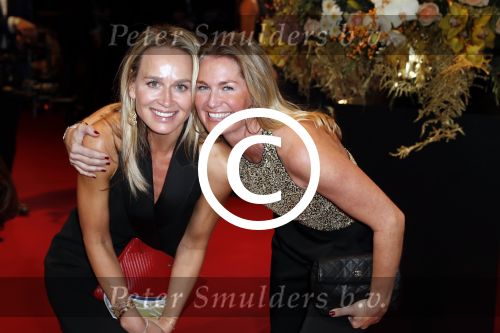 Amsterdam 13 oktober 2016
Televizierring 2016 in de heineken music Hall. carlijn de Vries met Jorica Koppen