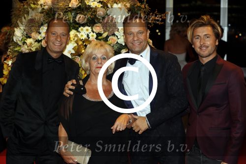 Amsterdam 13 oktober 2016
Televizierring 2016 in de heineken music Hall.
Carlo Boszhard met vriend en moeder