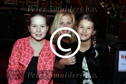 Amsterdam 25 oktober 2016
Finale Hollands Next topmodel gepresenteerd door Anouk Smulders met de finalisten Akke Marije Colette Emma en Noor. Juryleden Fred v Leer Anna Nooshin en Alek Bruessing. carola Brolman met dochter en vriendin