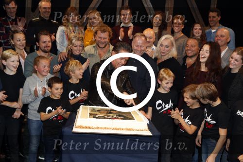 Schiedam 26 oktober 2016
Presentatie cast Ciske de Rat met oa Danny de Munk Bas Keijzer Ad Knippels Brigiite Nijman Ellen evers Sophie Veldhuizen en Boris v d Ham in schouwburg Schiedam. Albert Verlinde is er names stage entertainment.