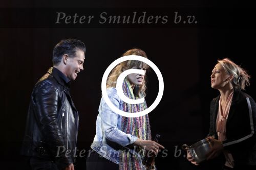 Schiedam 26 oktober 2016
Presentatie cast Ciske de Rat met oa Danny de Munk Bas Keijzer Ad Knippels Brigiite Nijman Ellen evers Sophie Veldhuizen en Boris v d Ham in schouwburg Schiedam. Albert Verlinde is er names stage entertainment.