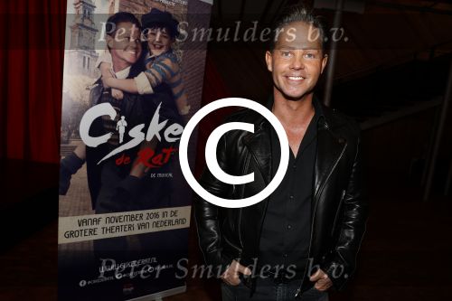 Schiedam 26 oktober 2016
Presentatie cast Ciske de Rat met oa Danny de Munk Bas Keijzer Ad Knippels Brigiite Nijman Ellen evers Sophie Veldhuizen en Boris v d Ham in schouwburg Schiedam. Albert Verlinde is er names stage entertainment.