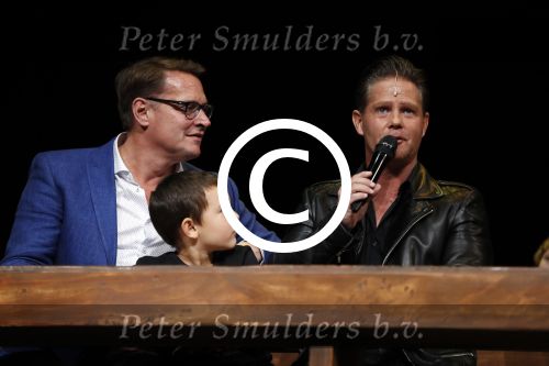 Schiedam 26 oktober 2016
Presentatie cast Ciske de Rat met oa Danny de Munk Bas Keijzer Ad Knippels Brigiite Nijman Ellen evers Sophie Veldhuizen en Boris v d Ham in schouwburg Schiedam. Albert Verlinde is er names stage entertainment.