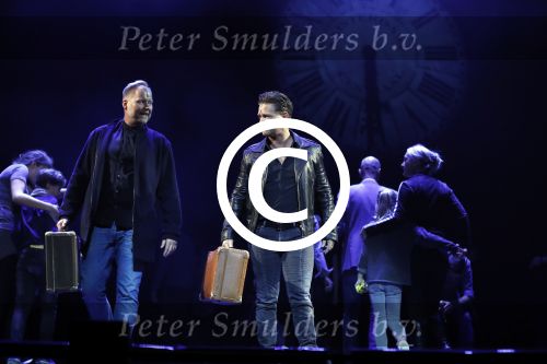 Schiedam 26 oktober 2016
Presentatie cast Ciske de Rat met oa Danny de Munk Bas Keijzer Ad Knippels Brigiite Nijman Ellen evers Sophie Veldhuizen en Boris v d Ham in schouwburg Schiedam. Albert Verlinde is er names stage entertainment.