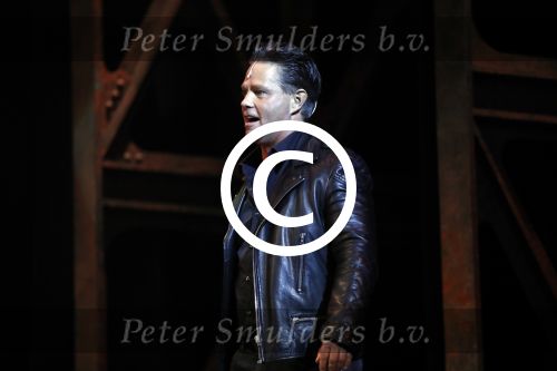 Schiedam 26 oktober 2016
Presentatie cast Ciske de Rat met oa Danny de Munk Bas Keijzer Ad Knippels Brigiite Nijman Ellen evers Sophie Veldhuizen en Boris v d Ham in schouwburg Schiedam. Albert Verlinde is er names stage entertainment.