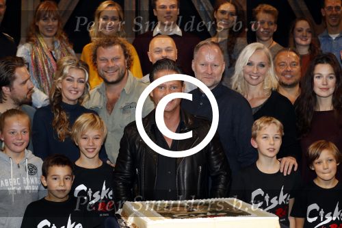Schiedam 26 oktober 2016
Presentatie cast Ciske de Rat met oa Danny de Munk Bas Keijzer Ad Knippels Brigiite Nijman Ellen evers Sophie Veldhuizen en Boris v d Ham in schouwburg Schiedam. Albert Verlinde is er names stage entertainment.