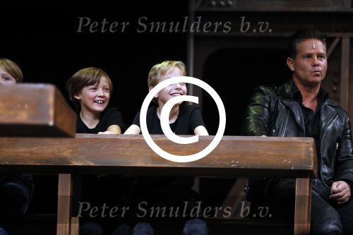 Schiedam 26 oktober 2016
Presentatie cast Ciske de Rat met oa Danny de Munk Bas Keijzer Ad Knippels Brigiite Nijman Ellen evers Sophie Veldhuizen en Boris v d Ham in schouwburg Schiedam. Albert Verlinde is er names stage entertainment.