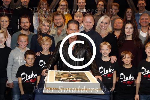 Schiedam 26 oktober 2016
Presentatie cast Ciske de Rat met oa Danny de Munk Bas Keijzer Ad Knippels Brigiite Nijman Ellen evers Sophie Veldhuizen en Boris v d Ham in schouwburg Schiedam. Albert Verlinde is er names stage entertainment.
