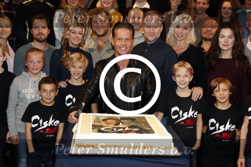 Schiedam 26 oktober 2016
Presentatie cast Ciske de Rat met oa Danny de Munk Bas Keijzer Ad Knippels Brigiite Nijman Ellen evers Sophie Veldhuizen en Boris v d Ham in schouwburg Schiedam. Albert Verlinde is er names stage entertainment.