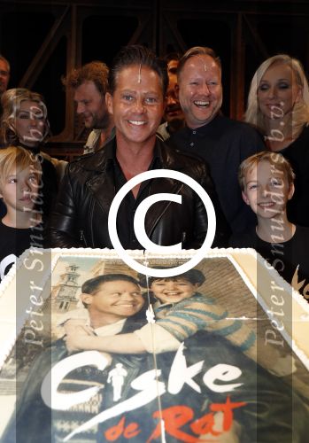 Schiedam 26 oktober 2016
Presentatie cast Ciske de Rat met oa Danny de Munk Bas Keijzer Ad Knippels Brigiite Nijman Ellen evers Sophie Veldhuizen en Boris v d Ham in schouwburg Schiedam. Albert Verlinde is er names stage entertainment.