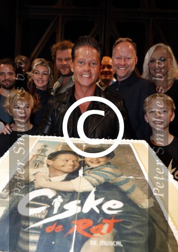 Schiedam 26 oktober 2016
Presentatie cast Ciske de Rat met oa Danny de Munk Bas Keijzer Ad Knippels Brigiite Nijman Ellen evers Sophie Veldhuizen en Boris v d Ham in schouwburg Schiedam. Albert Verlinde is er names stage entertainment.