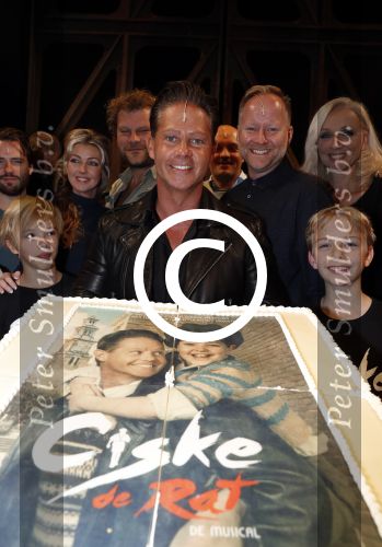 Schiedam 26 oktober 2016
Presentatie cast Ciske de Rat met oa Danny de Munk Bas Keijzer Ad Knippels Brigiite Nijman Ellen evers Sophie Veldhuizen en Boris v d Ham in schouwburg Schiedam. Albert Verlinde is er names stage entertainment.