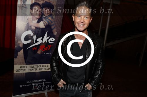 Schiedam 26 oktober 2016
Presentatie cast Ciske de Rat met oa Danny de Munk Bas Keijzer Ad Knippels Brigiite Nijman Ellen evers Sophie Veldhuizen en Boris v d Ham in schouwburg Schiedam. Albert Verlinde is er names stage entertainment.