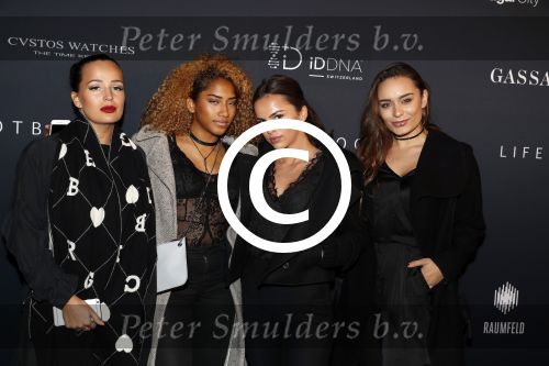 Halfweg 27 oktober 2016
Life after football LAF gala in the sugarfactory. Demi de Boer met vriendinnen