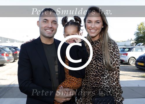 Amsterdam 16 oktober 2016
Wesley Sneijder en Yolanthe Sneijder Cabau vieren de 1e verjaardag van Xess Xava in de Harbour Club en het thema is Lion King. Ook Jessey was er natuurlijk bij. Demy de Zeeuw met vriendin en dochter