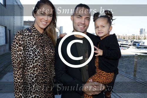 Amsterdam 16 oktober 2016
Wesley Sneijder en Yolanthe Sneijder Cabau vieren de 1e verjaardag van Xess Xava in de Harbour Club en het thema is Lion King. Ook Jessey was er natuurlijk bij. Demy de Zeeuw met vriendin en dochter