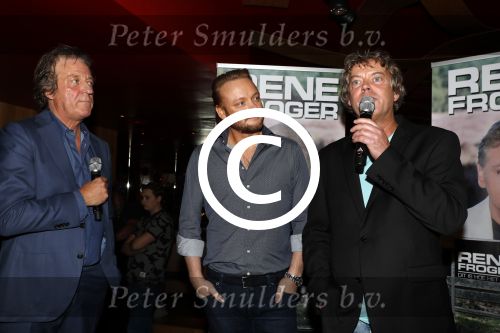 Amsterdam 3 november 2016
Presentatie cd Rene Froger in the harbour Club . Najib Amhali reikt de cd uit. Edwin Schimscheimer