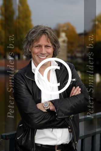 Amsterdam 3 november 2016
Presentatie cd Rene Froger in the harbour Club . Najib Amhali reikt de cd uit. Thomas Berge en Edwin v Hoevelaak