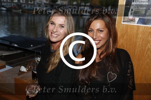 Amsterdam 3 november 2016
Presentatie cd Rene Froger in the harbour Club . Najib Amhali reikt de cd uit. Patty Zomer en Esther Oosterbeek