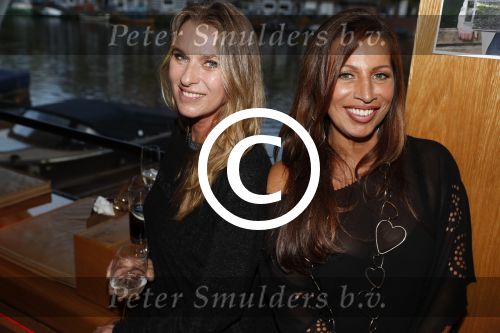 Amsterdam 3 november 2016
Presentatie cd Rene Froger in the harbour Club . Najib Amhali reikt de cd uit. Patty Zomer en Esther Oosterbeek