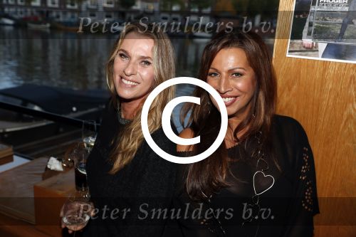 Amsterdam 3 november 2016
Presentatie cd Rene Froger in the harbour Club . Najib Amhali reikt de cd uit. Patty Zomer en Esther Oosterbeek