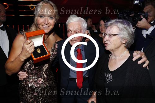 Amsterdam 13 oktober 2016
Televizierring 2016 in de heineken music Hall. Winnares Floortje Dessing met haar ouders
