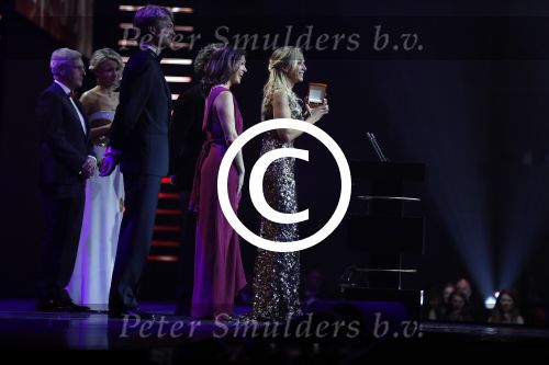 Amsterdam 13 oktober 2016
Televizierring 2016 in de heineken music Hall. Winnares Floortje Dessing met haar ouders