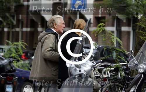 Amsterdam 8 oktober 2016
Frits Kroymans met een vriendin op de cornelis schuytstraat