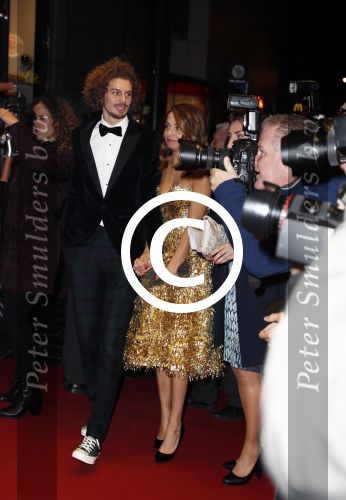 Amsterdam 24 oktober 2016
Premiere Hartenstrijd in Tuschinski. Georgina Verbaan met vriend Bram v Leeuwen