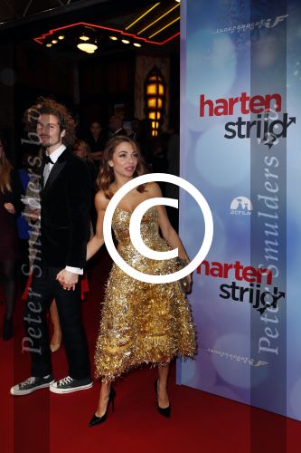 Amsterdam 24 oktober 2016
Premiere Hartenstrijd in Tuschinski. Georgina Verbaan met vriend Bram v Leeuwen
