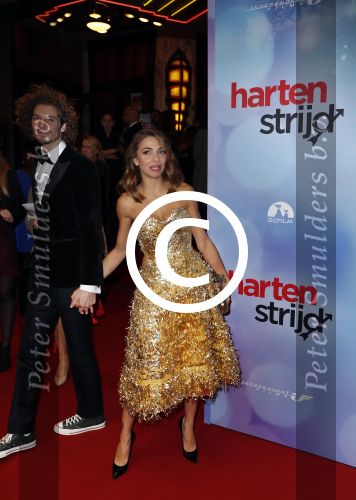 Amsterdam 24 oktober 2016
Premiere Hartenstrijd in Tuschinski. Georgina Verbaan met vriend Bram v Leeuwen