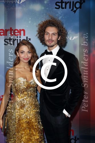 Amsterdam 24 oktober 2016
Premiere Hartenstrijd in Tuschinski. Georgina Verbaan met vriend Bram v Leeuwen