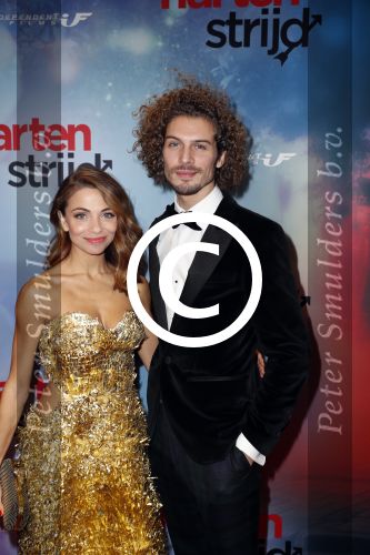Amsterdam 24 oktober 2016
Premiere Hartenstrijd in Tuschinski. Georgina Verbaan met vriend Bram v Leeuwen