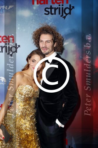 Amsterdam 24 oktober 2016
Premiere Hartenstrijd in Tuschinski. Georgina Verbaan met vriend Bram v Leeuwen