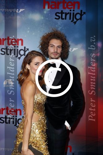 Amsterdam 24 oktober 2016
Premiere Hartenstrijd in Tuschinski. Georgina Verbaan met vriend Bram v Leeuwen