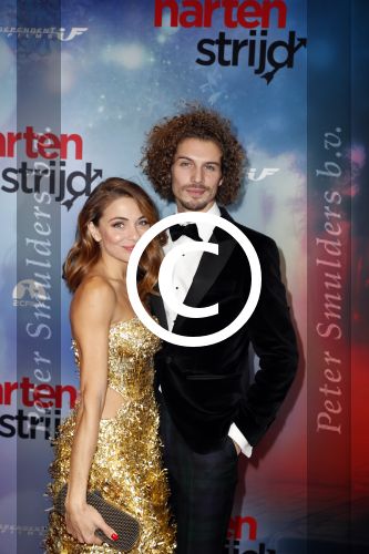 Amsterdam 24 oktober 2016
Premiere Hartenstrijd in Tuschinski. Georgina Verbaan met vriend Bram v Leeuwen