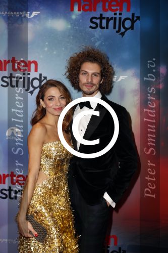 Amsterdam 24 oktober 2016
Premiere Hartenstrijd in Tuschinski. Georgina Verbaan met vriend Bram v Leeuwen